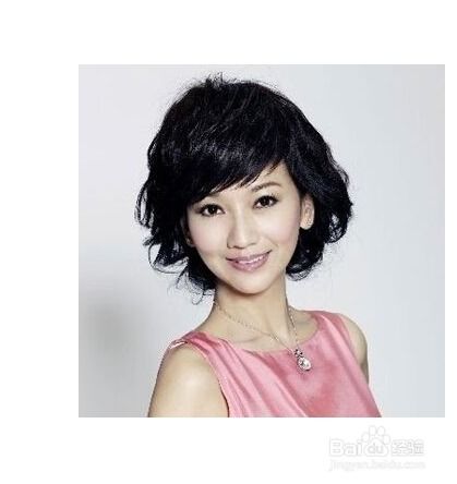 五十岁女士夏季怎么盘头显年轻