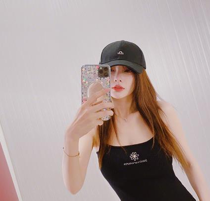 李小璐穿乳胶裤跳舞,当她站直的一瞬间,才知道亮哥失去了什么