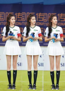 百褶裙vs衬衫裙,你是哪种少女系