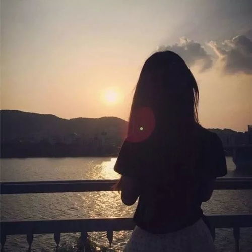 简约卡通头像女生背影闺蜜