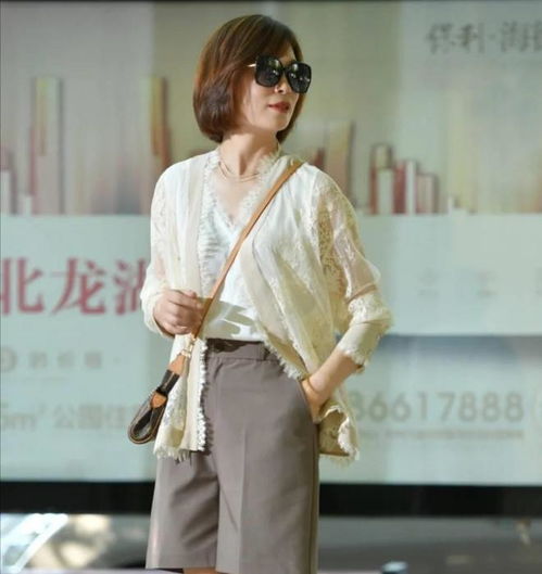 女人越来越优雅,会穿衣懂搭配是关键,50岁女人这样穿时尚又高级