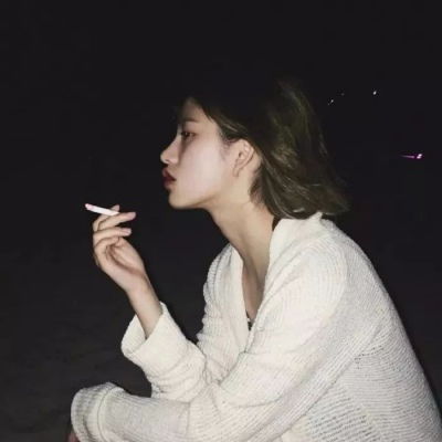 最新伤感女生头像忧郁少女恋爱太难了拜个把子吧