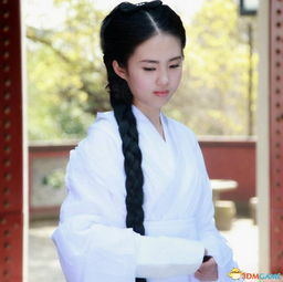 武汉一大学生美女神级cos小龙女长相酷似刘亦菲