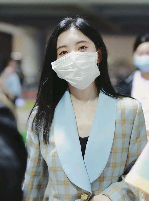 四千年美女鞠婧太美了,口罩比脸大一圈让人羡慕
