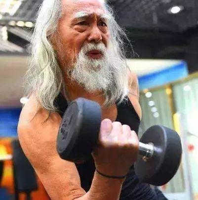 夕阳红青春从50岁开始,健身创造新生并不是口号