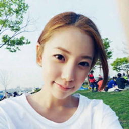 那个头像好看24岁女孩用