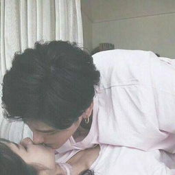 情侣甜蜜亲吻合照yy头像一人一张2018幸福情侣么么哒头像