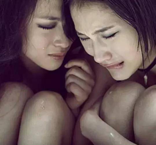 一个女人下跪的图刚出,已被女人看疯了男人沉默了,太现实了......