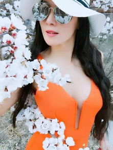 美人计50岁辣妈容貌身材似少女,出门像儿子女朋友