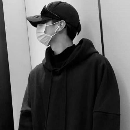 扣扣头像黑白男生伤感不稳定的感情受伤的男人