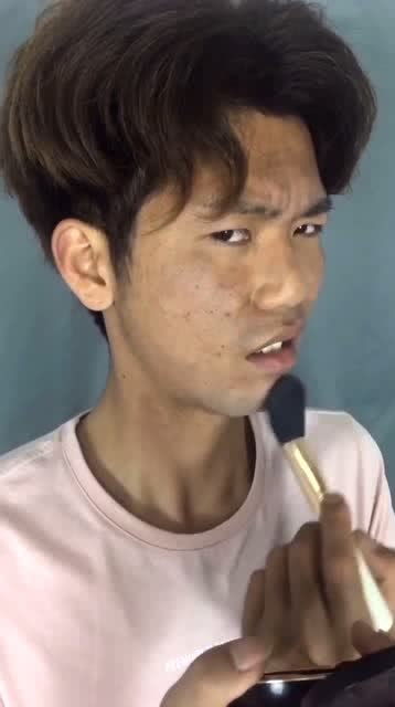 男生化妆堪比整容,全程不眨眼,农村大叔逆袭漫画男