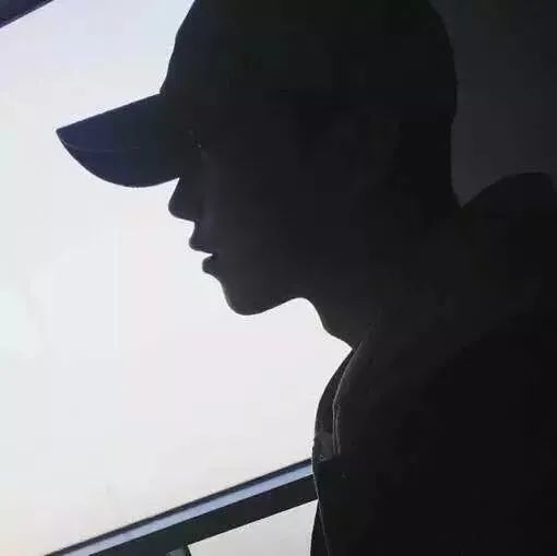 简约风格男头黑白你在哪里,我去见你