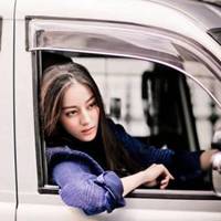 气质女人开车微信头像30岁女人开车侧面唯美头像图