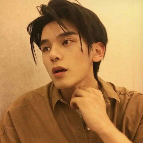 适合三十岁男生的微信头像女孩