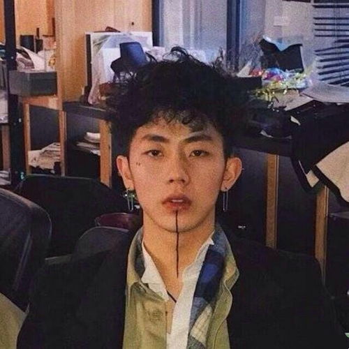男生头像微丧人们路过我,而后忽视我