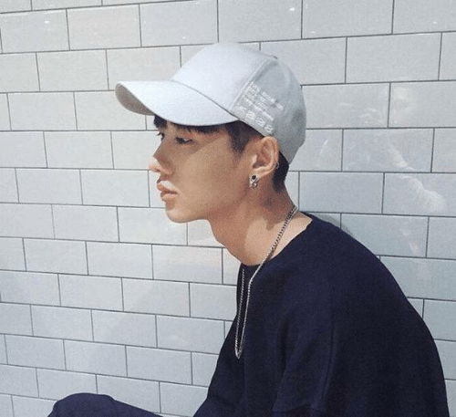 男人对你有兴趣的4大表现,尤其是最后一个,想藏也藏不住