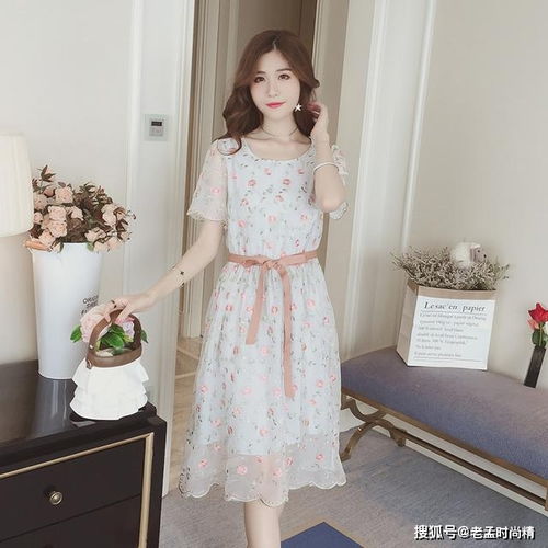 最适合30岁以下女人的裙子,穿着减龄又修身的连衣裙