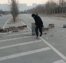 搞笑gif动态图大哥你是像模仿旋涡吗,还要摇晃丢不丢人
