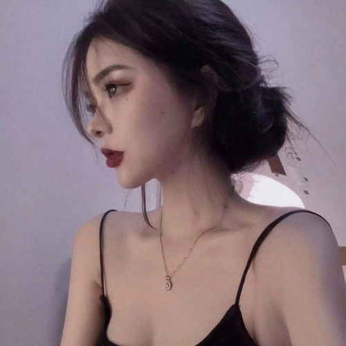 真人女生头像拍照的好处就是可以在人生微凉时,用回忆取暖