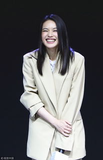 舒淇被疑怀孕后亮相宽松西装遮肚力挺黄渤