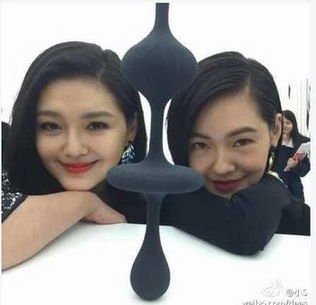 小s近照被指鼻子整形回应就是歪,没别的图