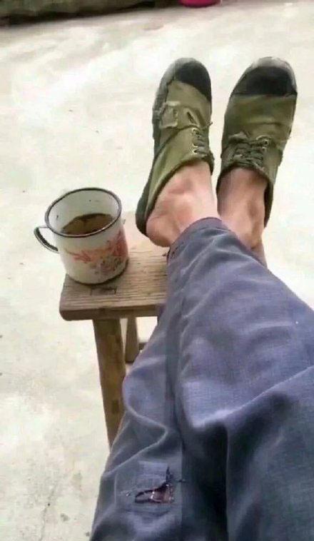 搞笑图片昨晚在路边吃馄饨,收钱的是一漂亮妹子