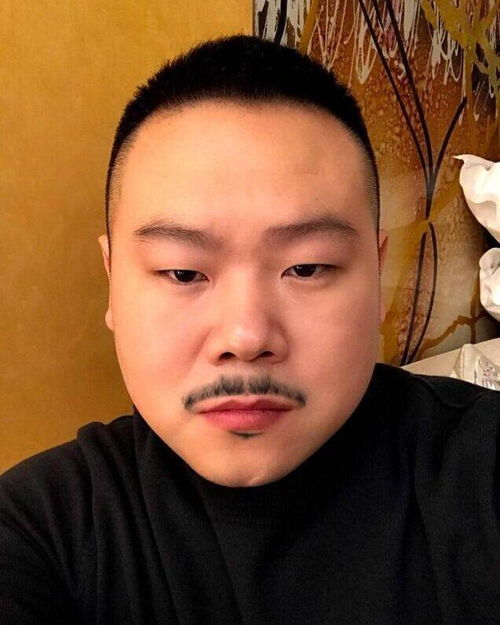 岳云鹏生日微博晒搞笑表情,网友小岳的微博永远充满欢乐