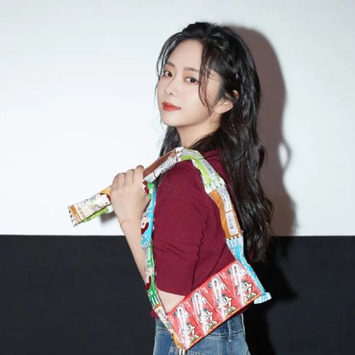 高中生专业户谭松韵,就算30岁,她的状态也如花季少女