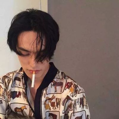 无路可走到我这儿来抽烟帅气男生头像