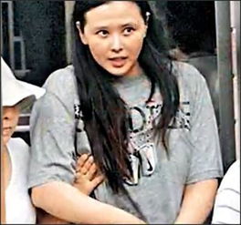 40岁女星与25岁男友热恋称五十岁仍有实力