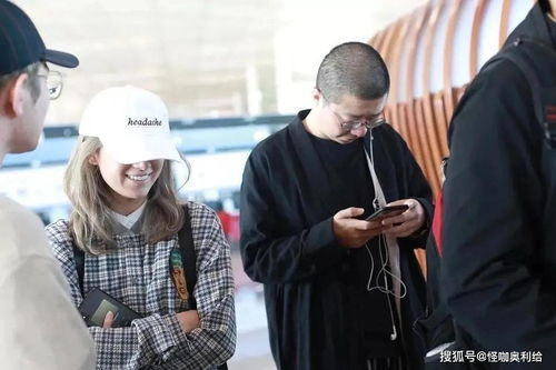 李诞夫妇现身,网红黑尾酱素颜认不出,美女与野兽终于般配了