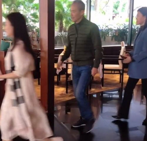 王石和小30岁妻子田朴珺约见马静芬,田朴珺见面就喊奶奶,嘴真甜
