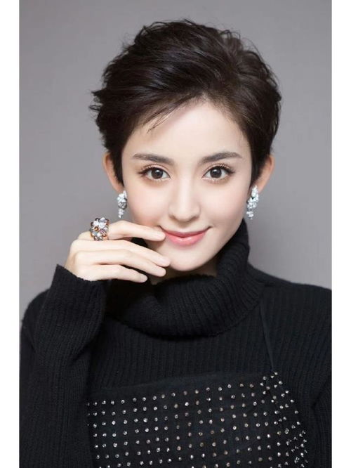 古力娜扎短发女人也可以性感和可爱