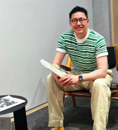 50岁男人,不想被叫大爷那这3种颜色别穿了,显油腻又显老