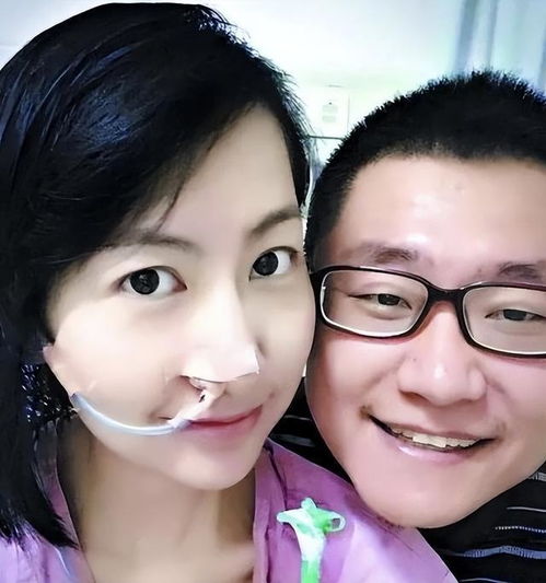 与丈夫私奔裸婚5年后,穿婚纱为自己办葬礼,满座亲友泣不成声