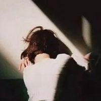 头像黑白女生背影伤感黑白背影微信头像女生伤感