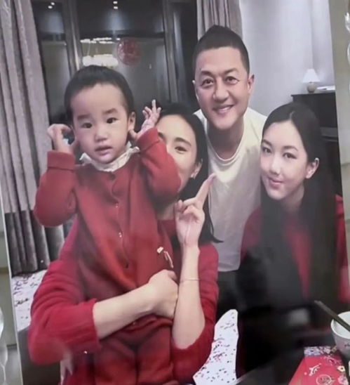 王菲为女儿庆祝18岁生日,李嫣越长越美,与姐姐窦靖童区别大