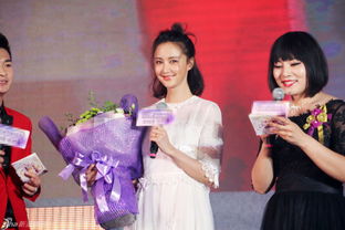 组图张歆艺元气现身武汉嘟嘴搞怪表情包上线