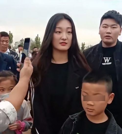 大衣哥儿子的婚姻悲剧,从他17岁留在家里相亲开始就注定了

