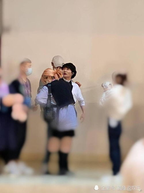 明星错位图爆笑登场周深像穿了连衣裙,吴亦凡李易峰戳中笑点