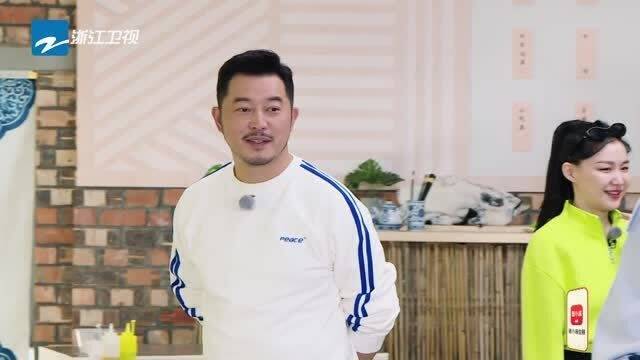 蔡徐坤吃醋的表情太好笑了,一脸的无奈,完美的避过了拉面