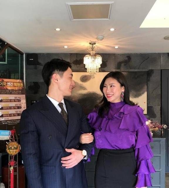 四十多岁的女人常年健身,多样化的训练,让她看着更像三十岁