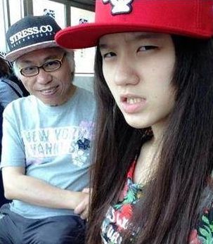 娱乐圈爷孙恋新进展心疼小40岁女友被折磨7年后变这样