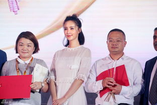 组图张歆艺元气现身武汉嘟嘴搞怪表情包上线