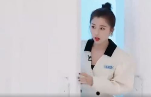 虞书欣见到lisa太紧张,进门时候表情太多,蔡徐坤直男式吐槽