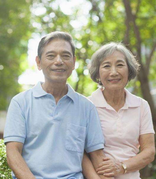 到了中晚年,退休金领多少钱才体面3个老人说出实话,很现实