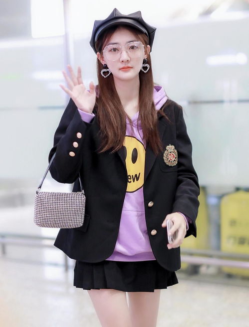 徐璐为炫腿真敢穿,黑色西服配短裙高级时髦,这身材真好