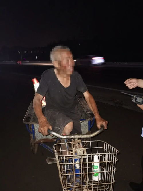 成安公安救助自驾游七旬老人安全回家