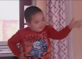 全球搞笑gif大爷我估计你可以把自己收进矿泉水瓶里