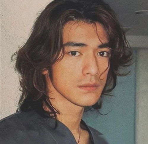 彭于晏也放飞自我了,长发造型洒脱不羁,这些男星长发也很帅